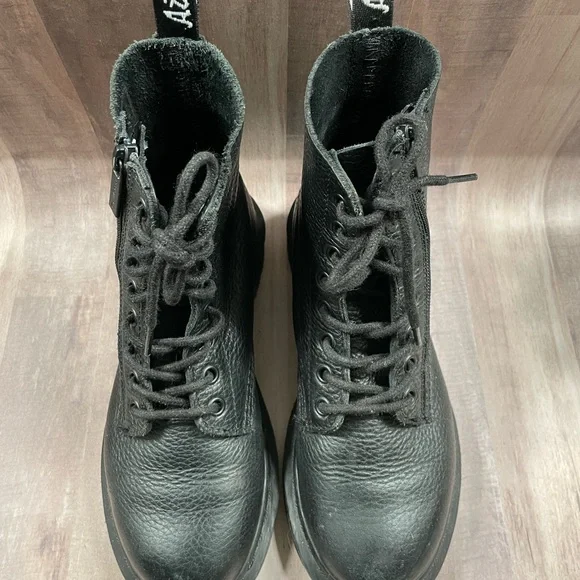 Black Dr. Marten - Picture 4 of 6